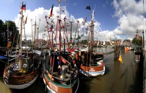 2005-08-06 Leer Traditionsschiffertreffen 070-74_97.jpg